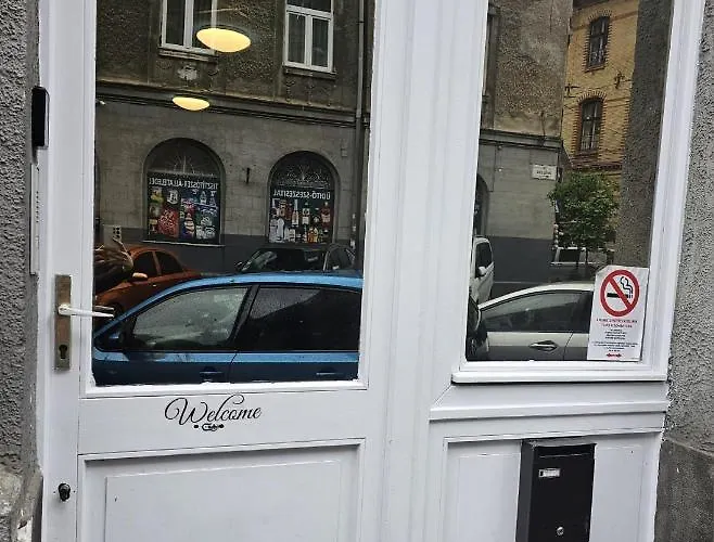 7dab 0-9 Contactless Self Check-in *